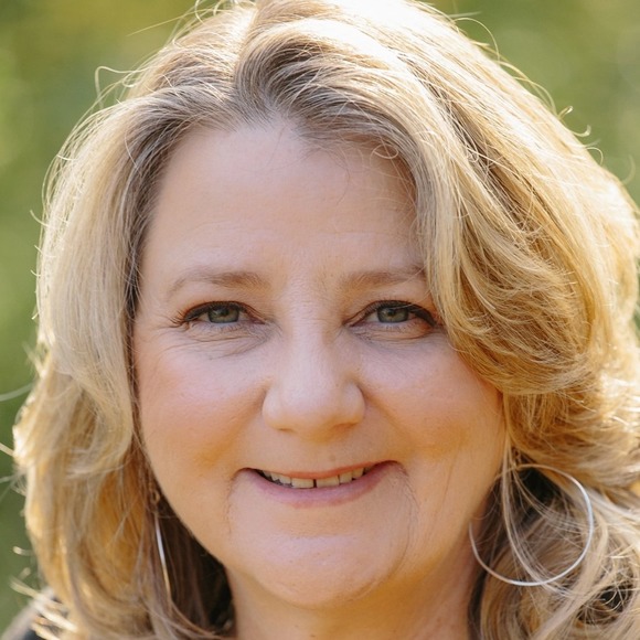 Meet your Posher, Lisa - Picture 1 of 1